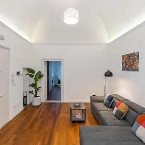 Casa Dei Visionari , Bari Italy